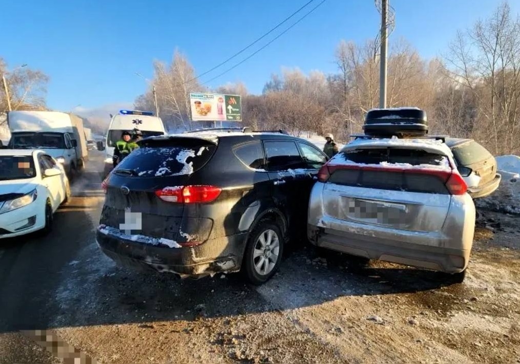 Видеорегистратор запечатлел момент массового ДТП на Коммунальном мосту в Томске