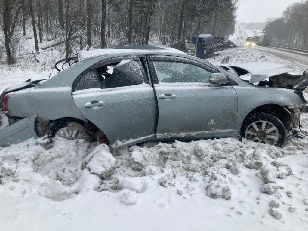 «Предпринял попытку обгона»: двое взрослых и ребенок погибли в ДТП на трассе «Сибирь»