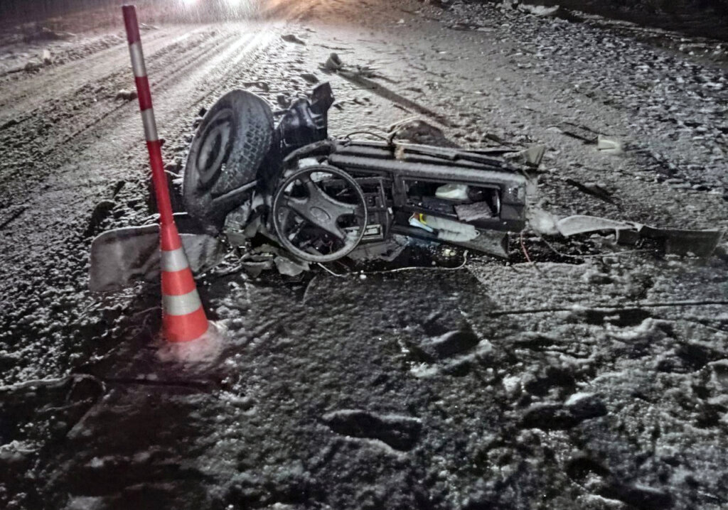 &#171;Ниву&#187; разорвало на части в результате ДТП на трассе Тюмень – Ханты-Мансийск