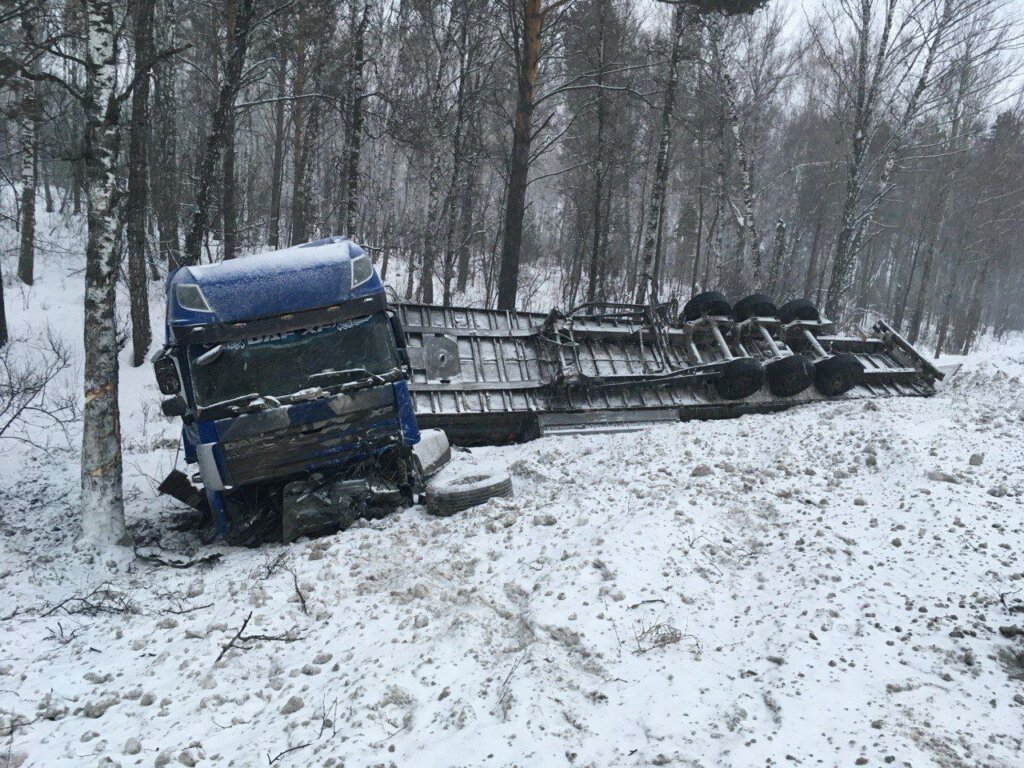 «Предпринял попытку обгона»: двое взрослых и ребенок погибли в ДТП на трассе «Сибирь»