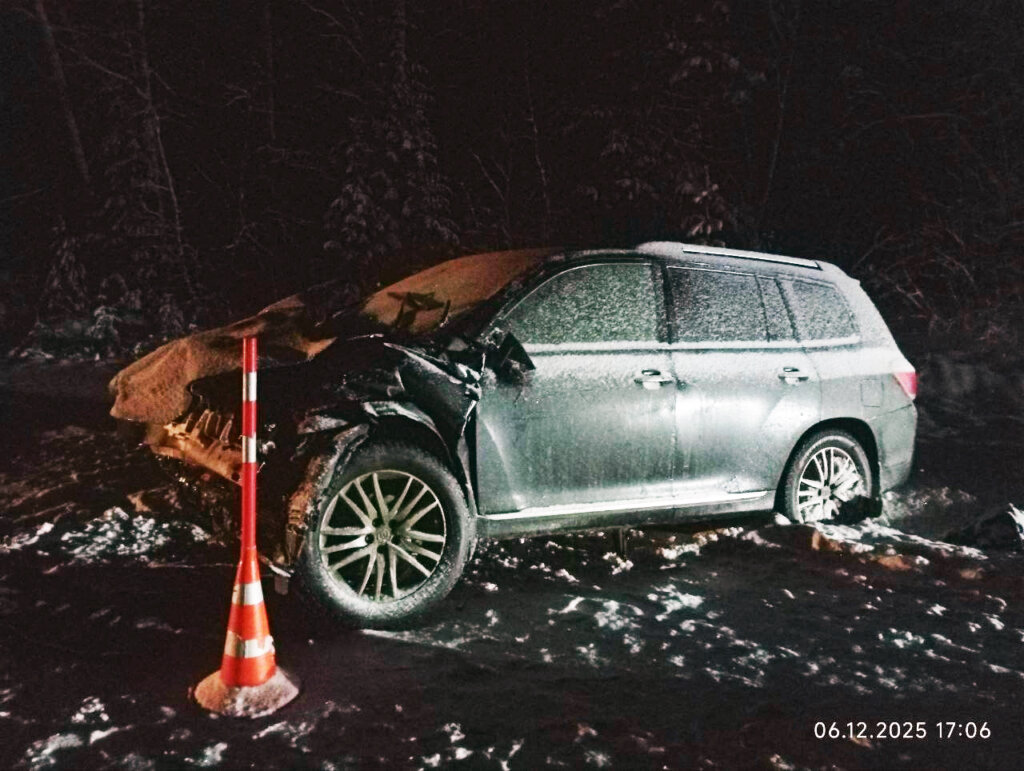 &#171;Ниву&#187; разорвало на части в результате ДТП на трассе Тюмень – Ханты-Мансийск