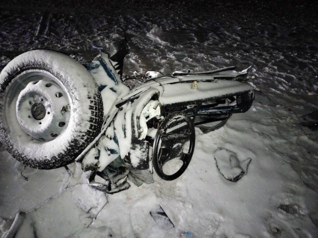 &#171;Ниву&#187; разорвало на части в результате ДТП на трассе Тюмень – Ханты-Мансийск