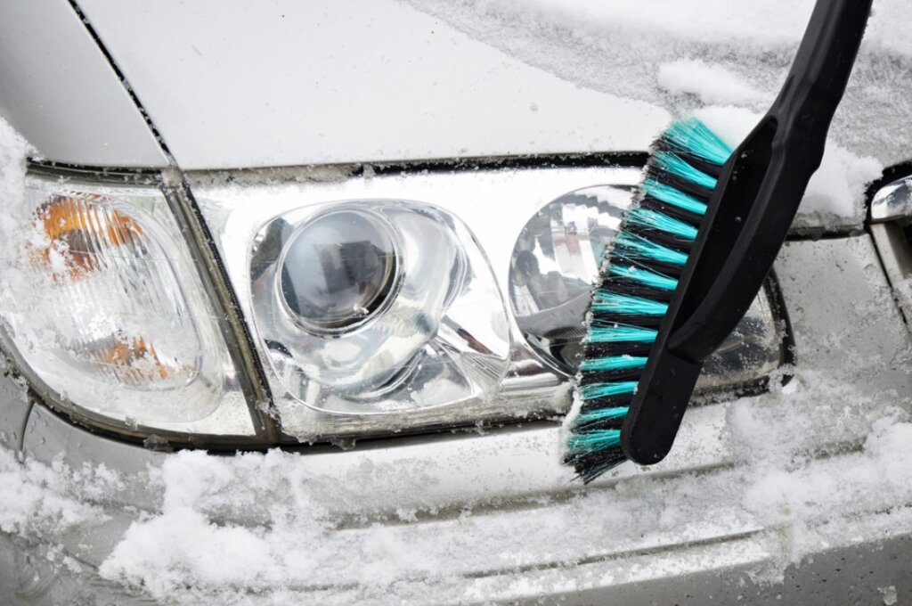 Автомобилисту на заметку: как сохранить фары чистыми зимой