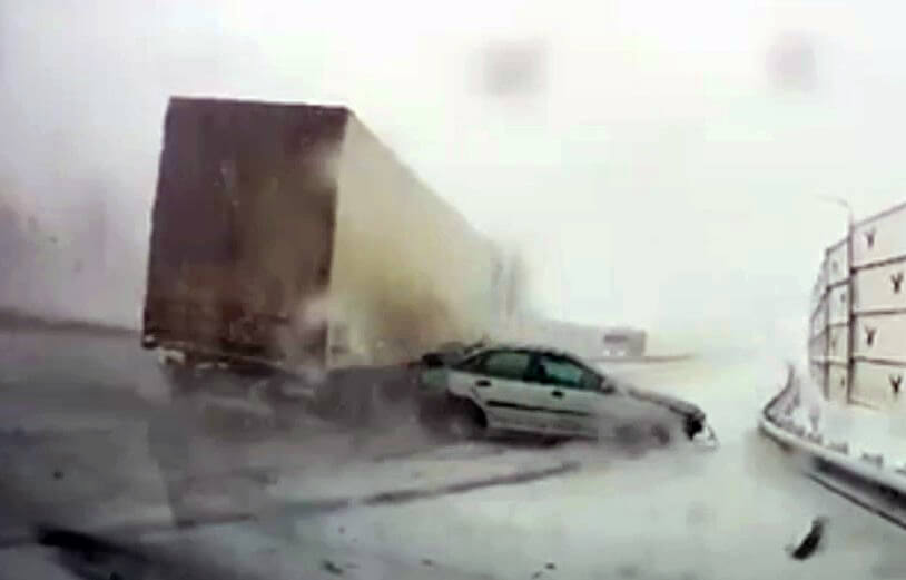 Массовое ДТП в Белоруссии: фура сбила стоящих на дороге людей