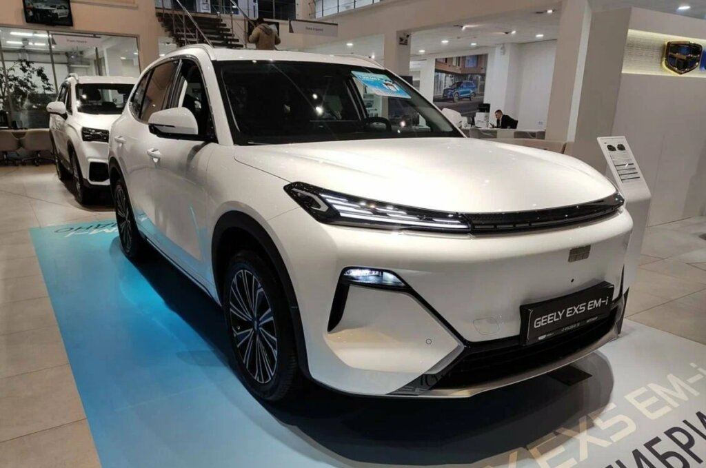 «Эта машина не стоит своих денег»: отзыв владельца Geely EX5 EM-i