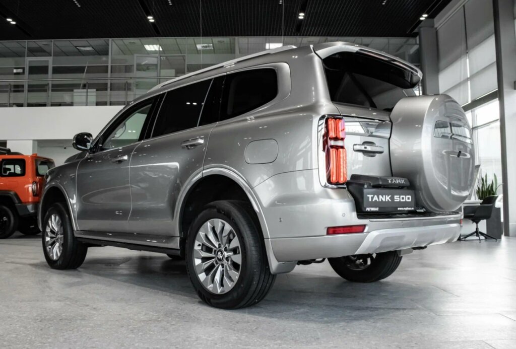 Сравнил Toyota Land Cruiser с китайским Tank и понял, что нет смысла переплачивать