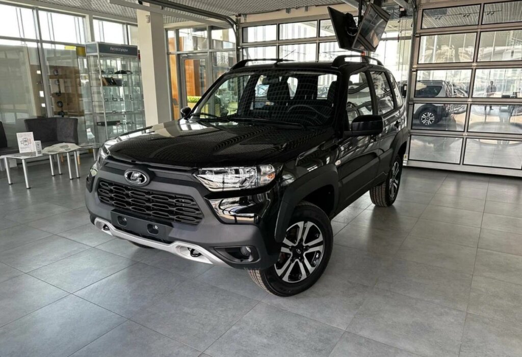 «Стоянки забиты машинами»: почему новые «Лады» никто не хочет брать?