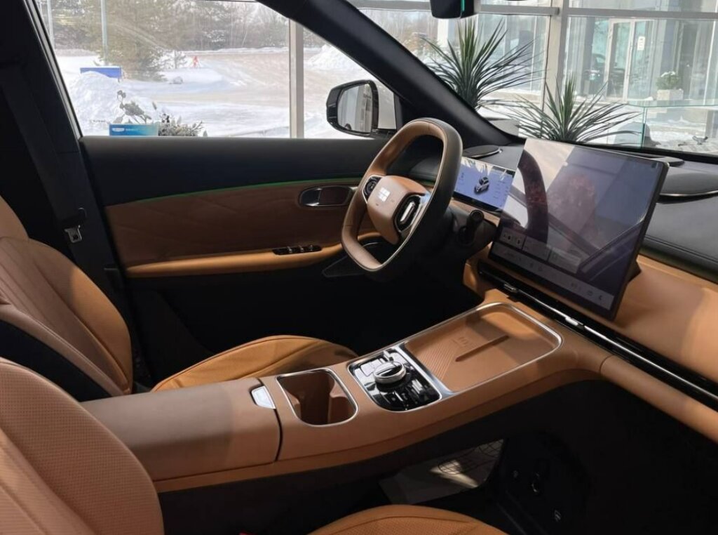 «Эта машина не стоит своих денег»: отзыв владельца Geely EX5 EM-i