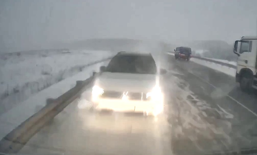 «Обгон не удался»: в Красноярском крае водитель «Газели» выехал на встречную и покалечил целую семью