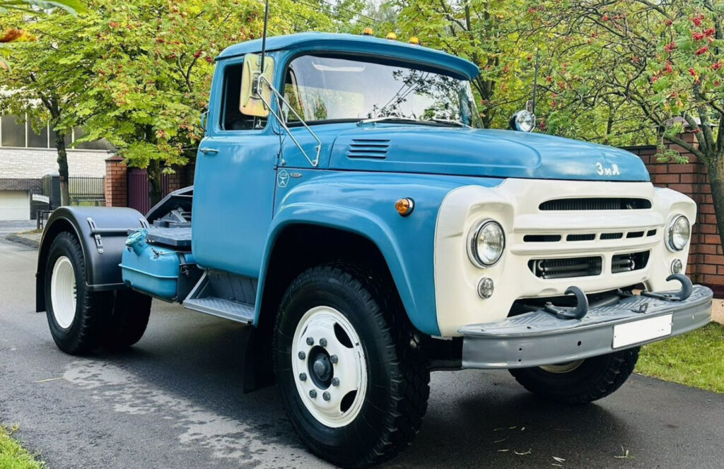 Автомобиль-легенда ЗИЛ-130 в идеальном состоянии выставлен на продажу в России