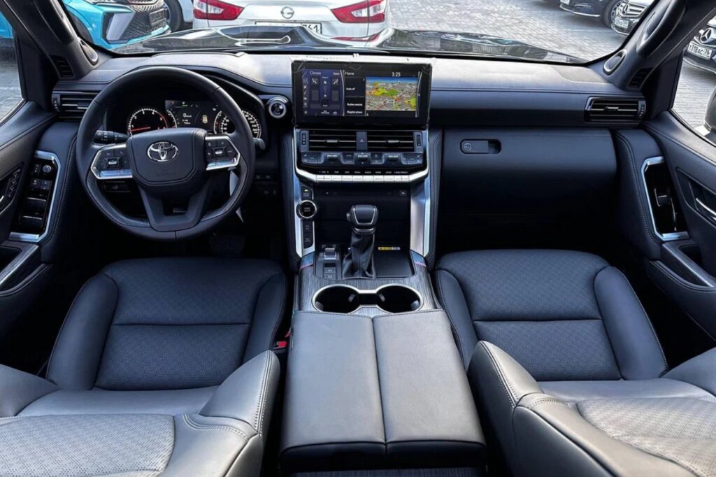 Сравнил Toyota Land Cruiser с китайским Tank и понял, что нет смысла переплачивать