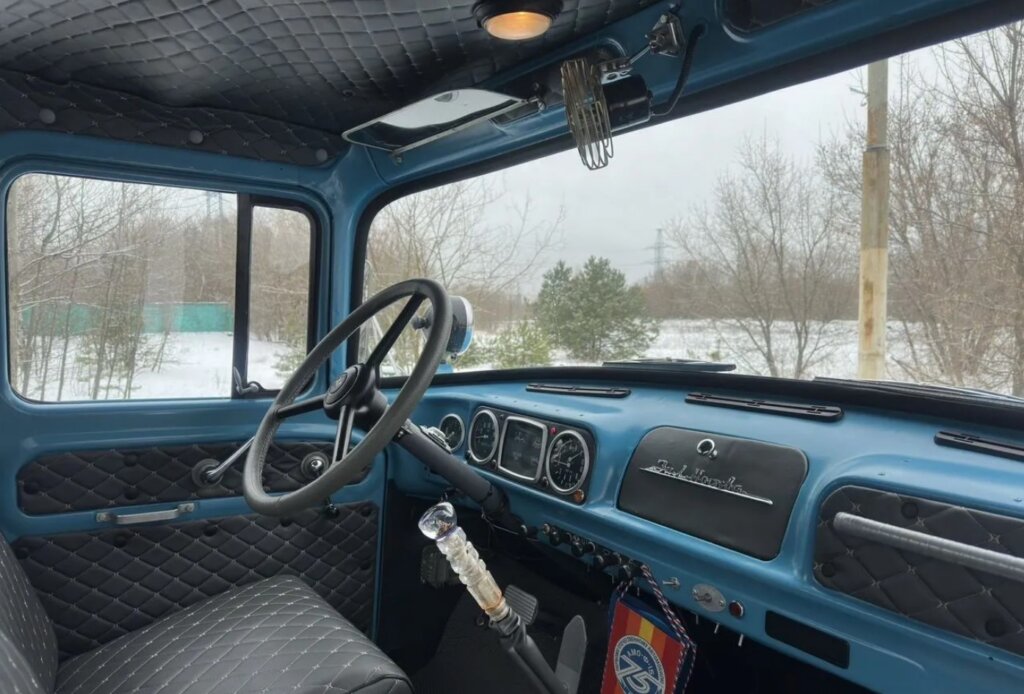 Автомобиль-легенда ЗИЛ-130 в идеальном состоянии выставлен на продажу в России