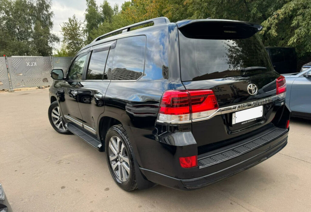 «Будет возить, пока колеса не отвалятся»: отзыв владельца Toyota&nbsp;Land Cruiser&nbsp;200