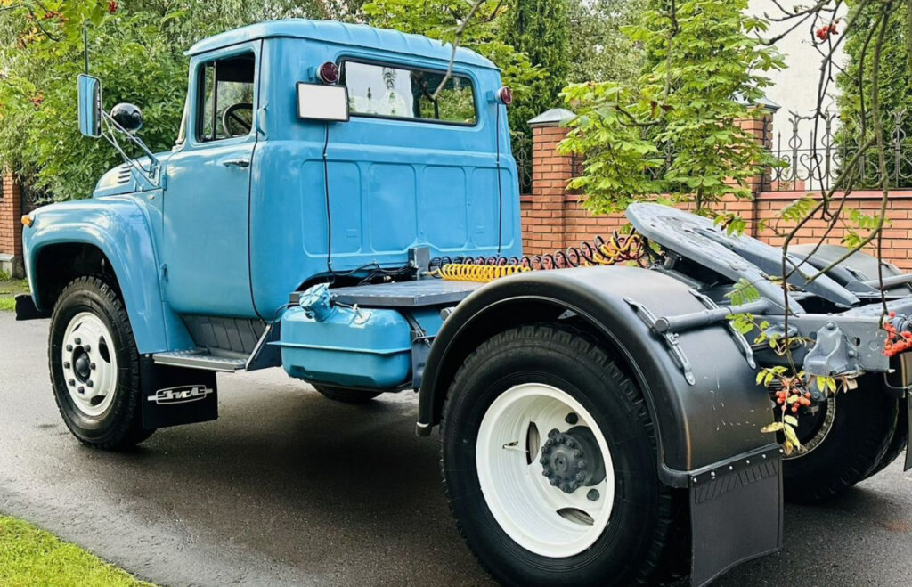 Автомобиль-легенда ЗИЛ-130 в идеальном состоянии выставлен на продажу в России