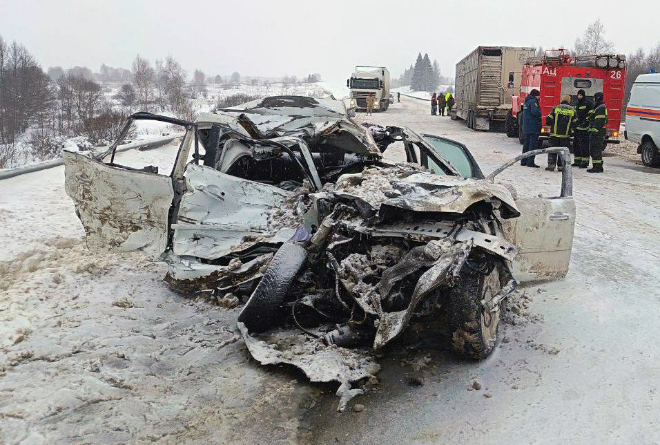 «Начало бросать из стороны в сторону»: видеорегистратор запечатлел момент гибели семьи в Калужской области