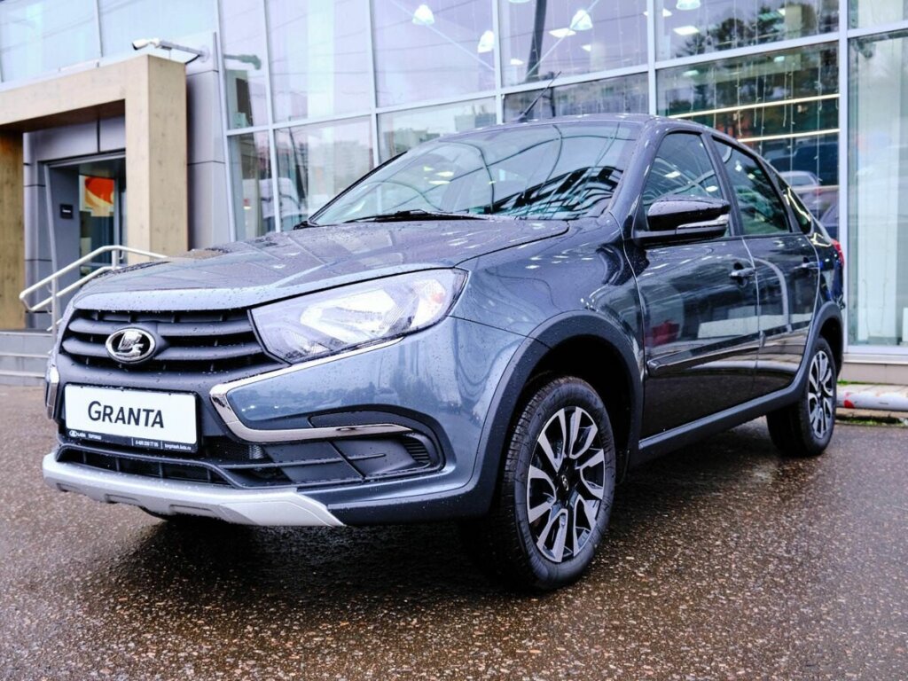 «Теряется тяга, пинается двигатель, высокий расход»: автовладельцы массово жалуются на проблемы с новыми «Ладами»