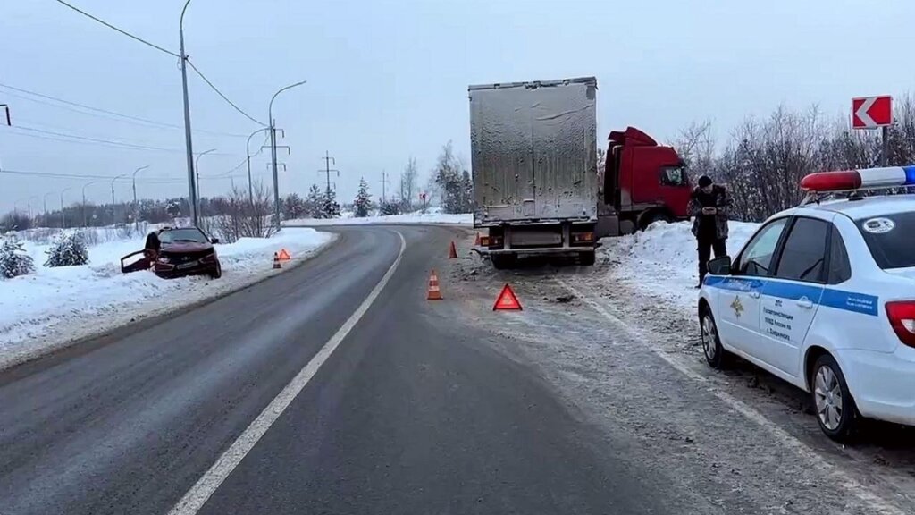 «Не справилась с управлением»: «Гранту» вынесло под встречную фуру под Нижним Новгородом