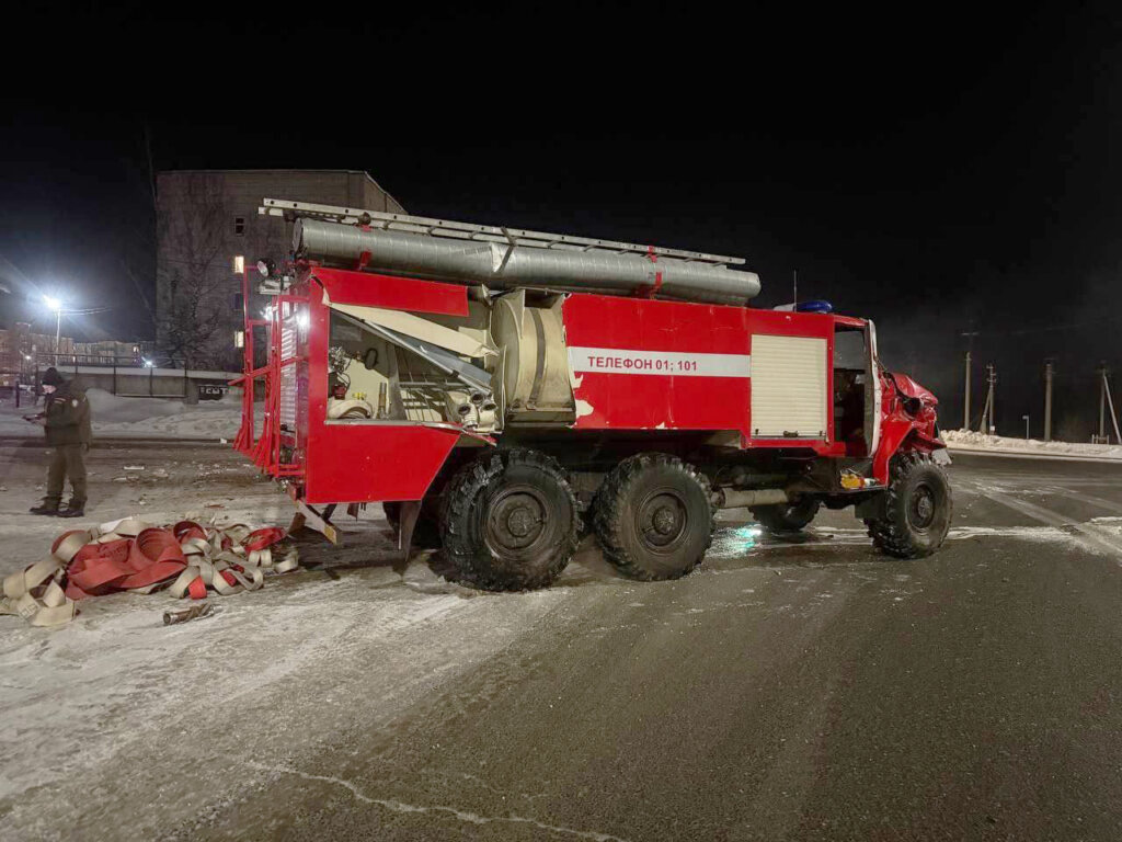 Грузовик, пожарная машина и автомобиль ДПС столкнулись в Удмуртии