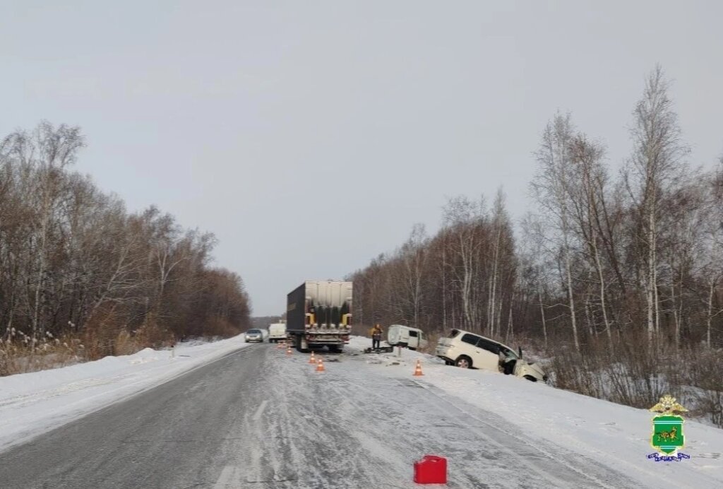 «Вынесло на встречную полосу»: женщина устроила ДТП на трассе Чита-Хабаровск