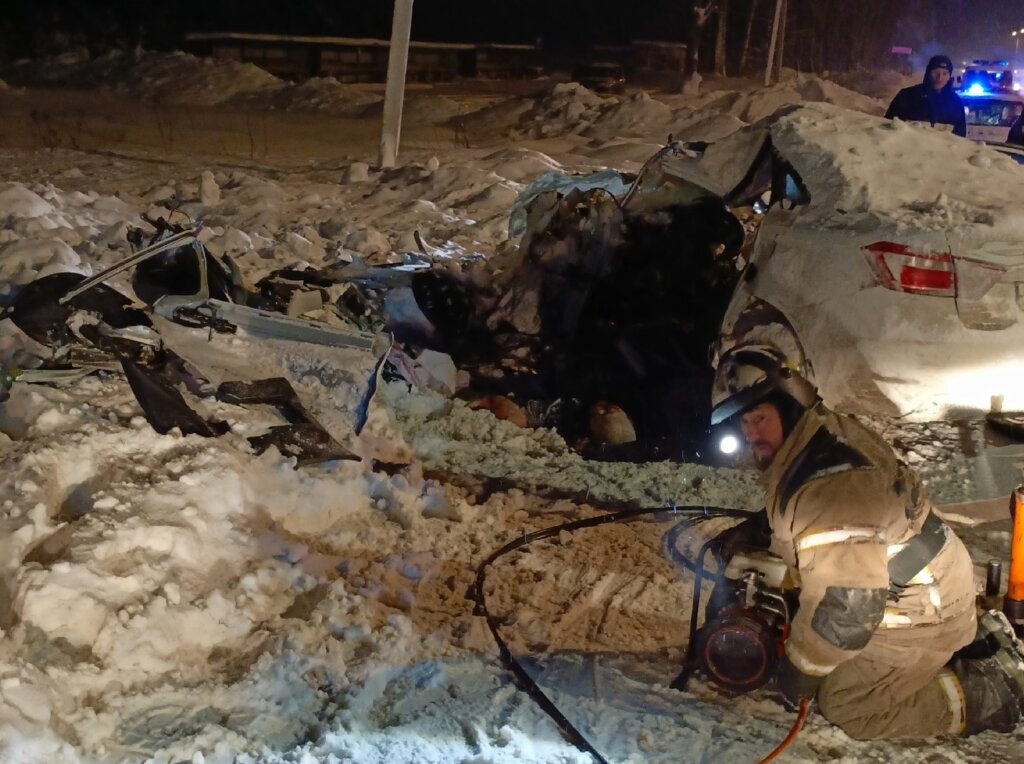 Фура смяла «Ладу Весту» с людьми на трассе «Золотое кольцо»