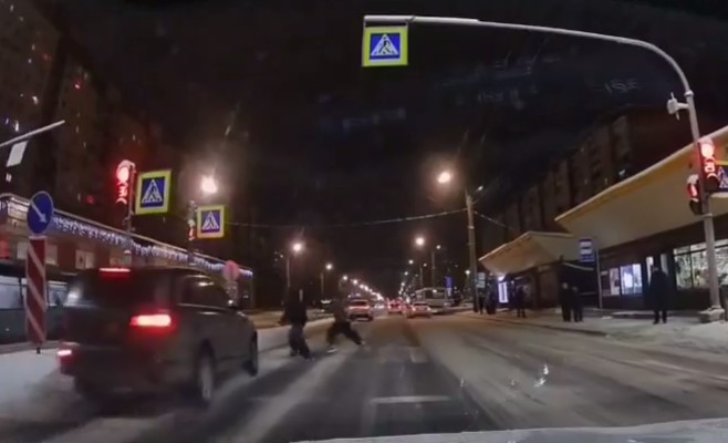 В Петербурге лихач на Audi сбил двух подростков на пешеходном переходе