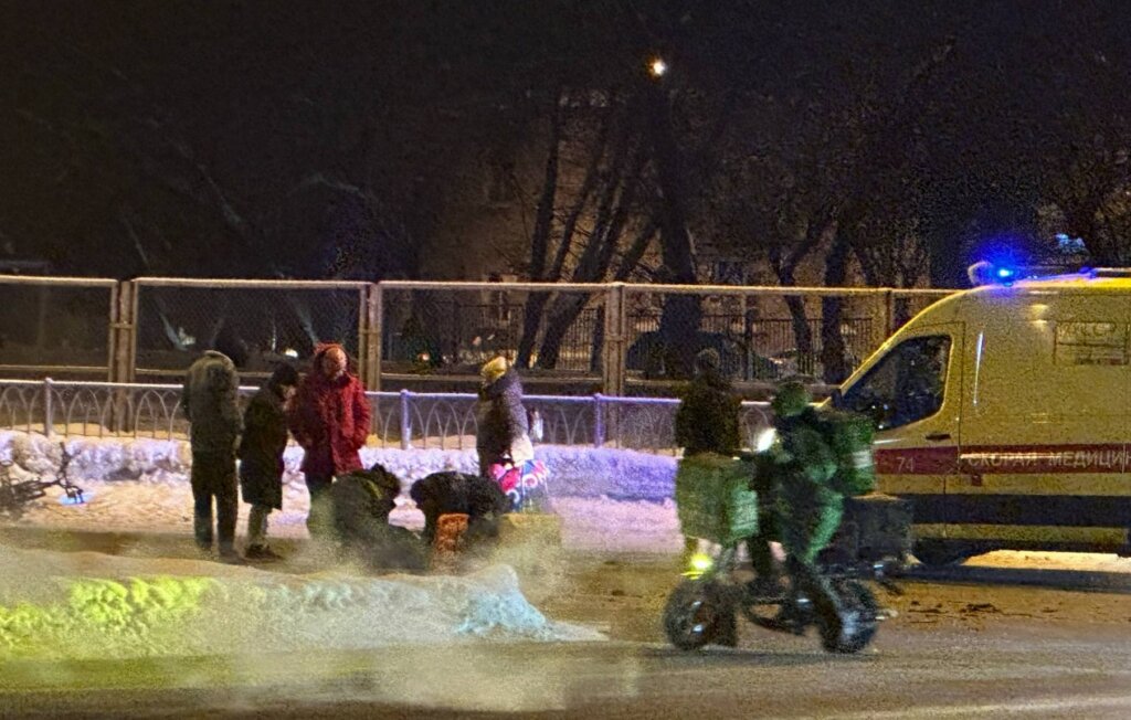 «Пересекал проезжую часть на красный»: 19-летний курьер погиб в ДТП в Казани