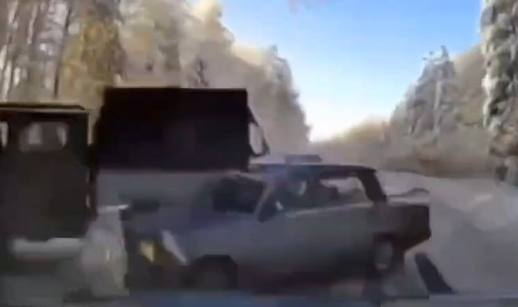 «Семерку» разорвало на части в результате ДТП в Коми