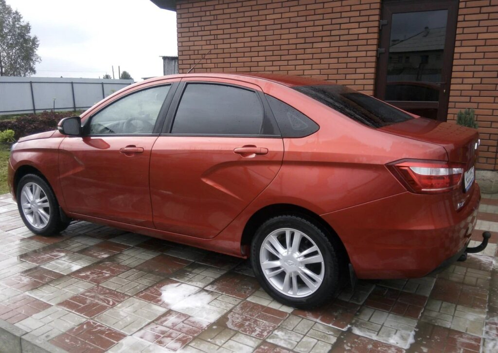 «С отечественным автопромом решил завязать»: реальный отзыв владельца Lada Vesta 2017