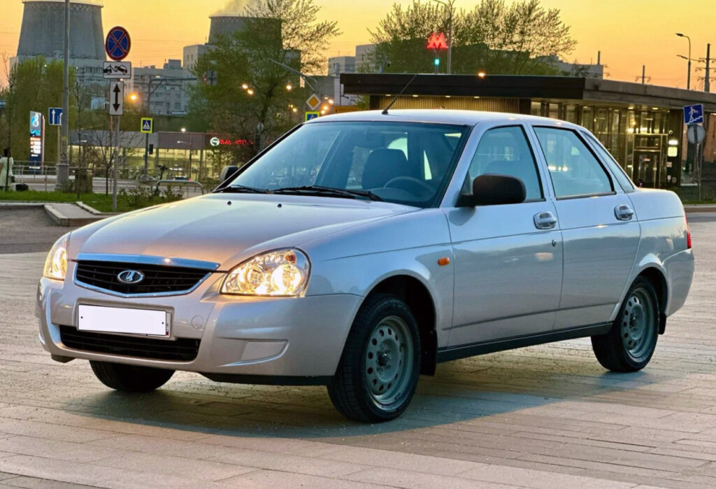 «Настоящий коллекционный экземпляр»: 14-летнюю «Приору» продают за 1,7 миллиона рублей