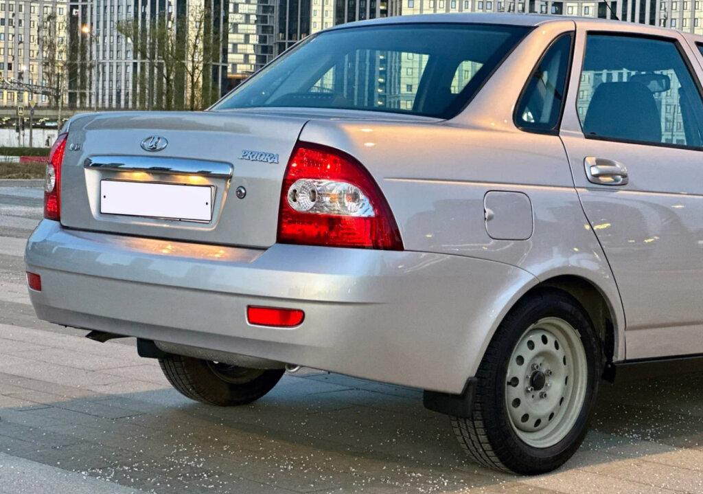 «Настоящий коллекционный экземпляр»: 14-летнюю «Приору» продают за 1,7 миллиона рублей