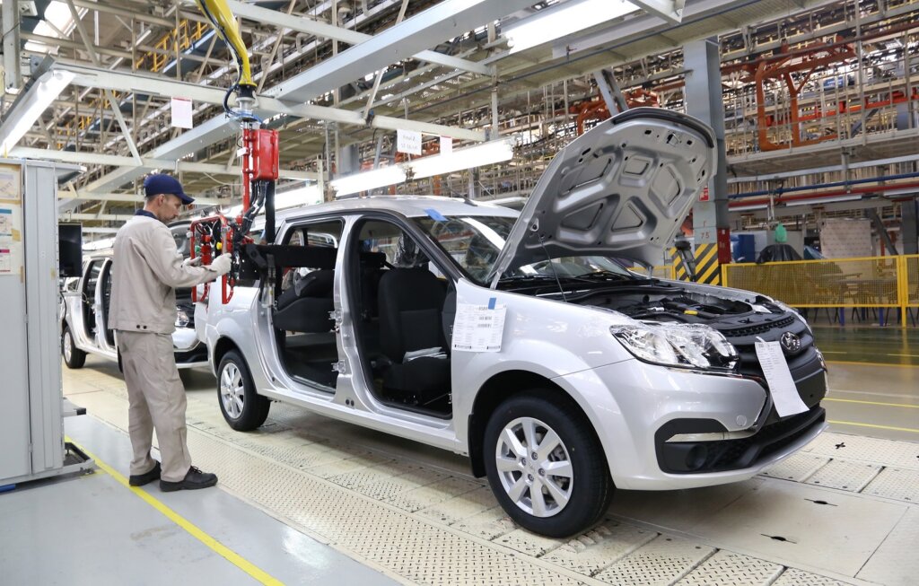 &laquo;Как нам платят — так и собираем&raquo;: сколько получают работники «АвтоВАЗа» и что стоит за этими цифрами