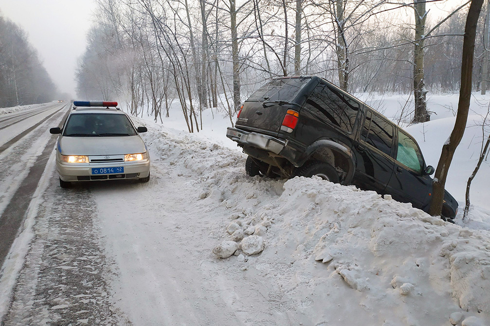Нужно ли вызывать ГИБДД, если вы врезались в сугроб или съехали в кювет?