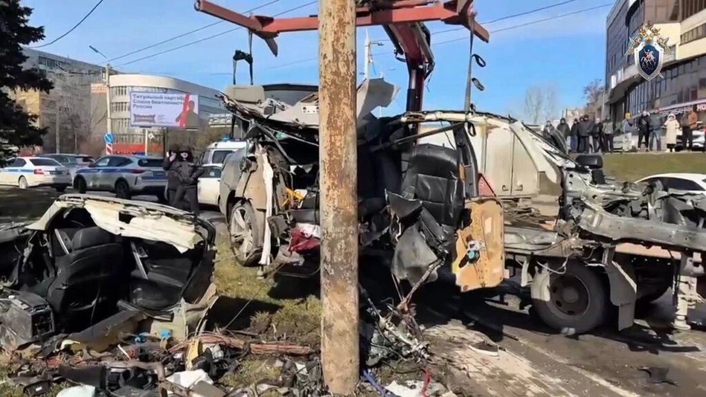 ДТП в Ростове-на-Дону: BMW под управлением полицейского разорвало на части