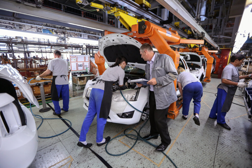 &laquo;Как нам платят — так и собираем&raquo;: сколько получают работники «АвтоВАЗа» и что стоит за этими цифрами