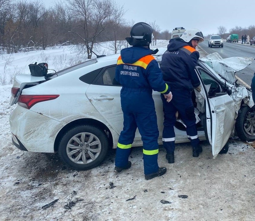 «Выехал на встречную полосу»: Porsche и Hyundai столкнулись в Оренбургской области
