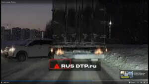 Фура срезает поворот.jpg