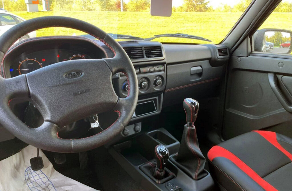 «Технический каламбур, за который просят космические деньги»: тест-драйв автомобиля Lada Niva Sport 2025