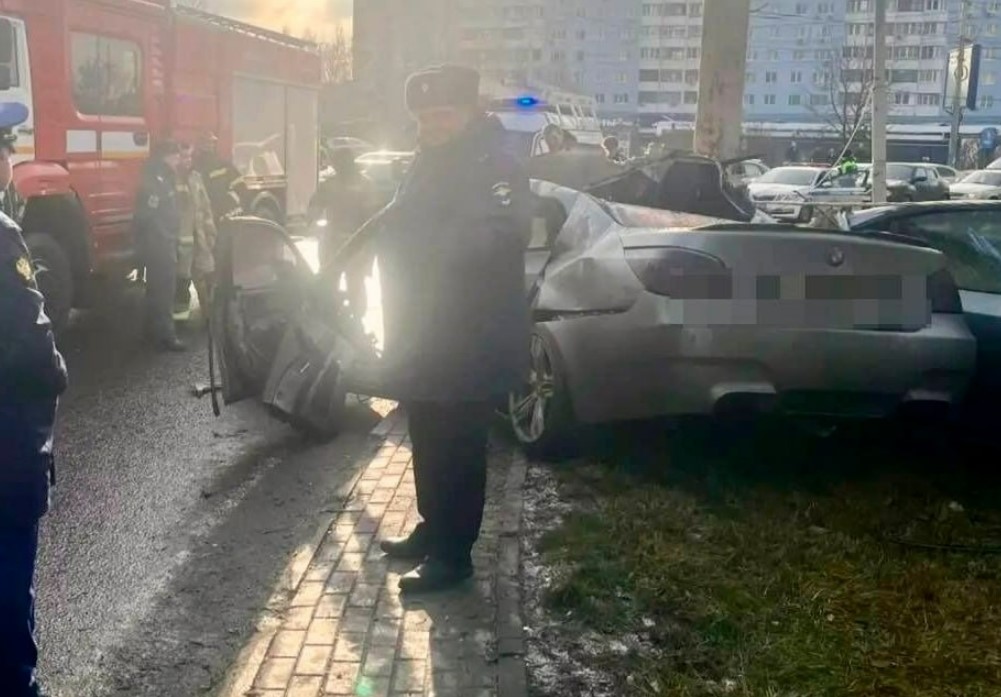 ДТП в Ростове-на-Дону: BMW под управлением полицейского разорвало на части