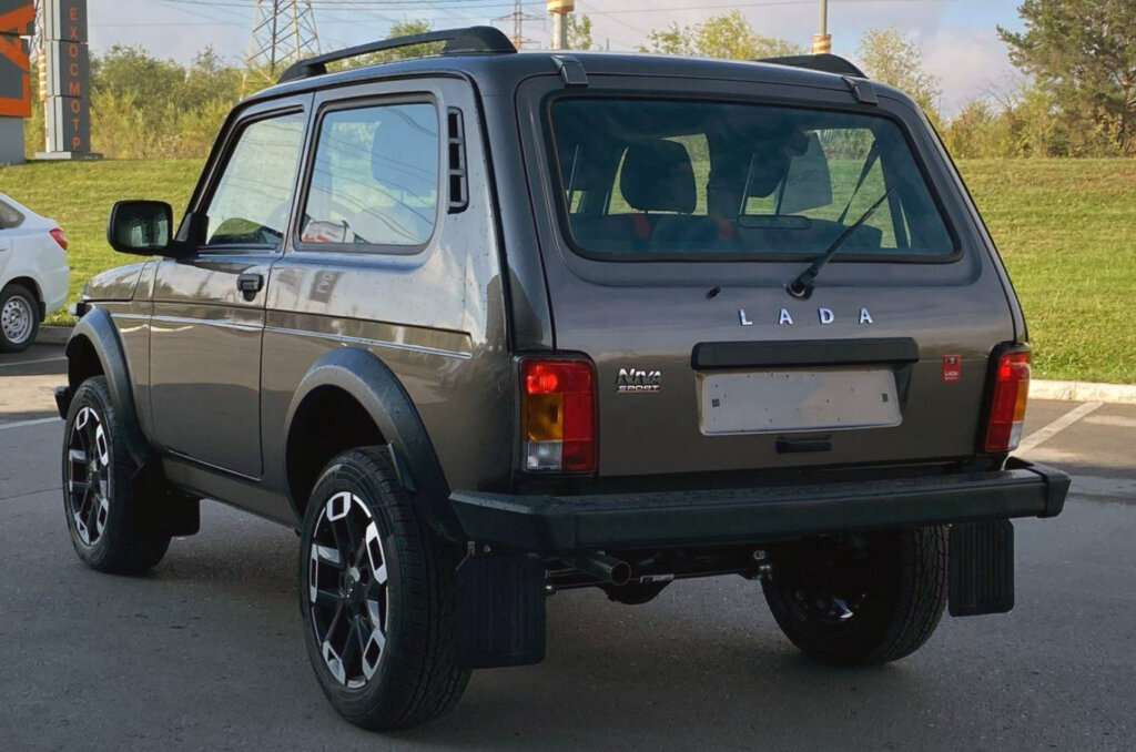 «Технический каламбур, за который просят космические деньги»: тест-драйв автомобиля Lada Niva Sport 2025