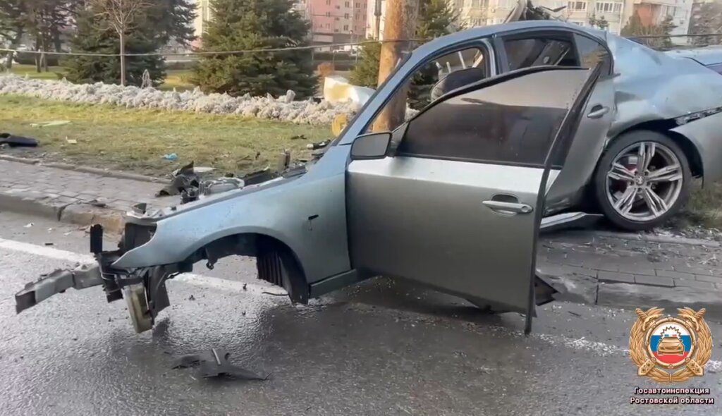 ДТП в Ростове-на-Дону: BMW под управлением полицейского разорвало на части