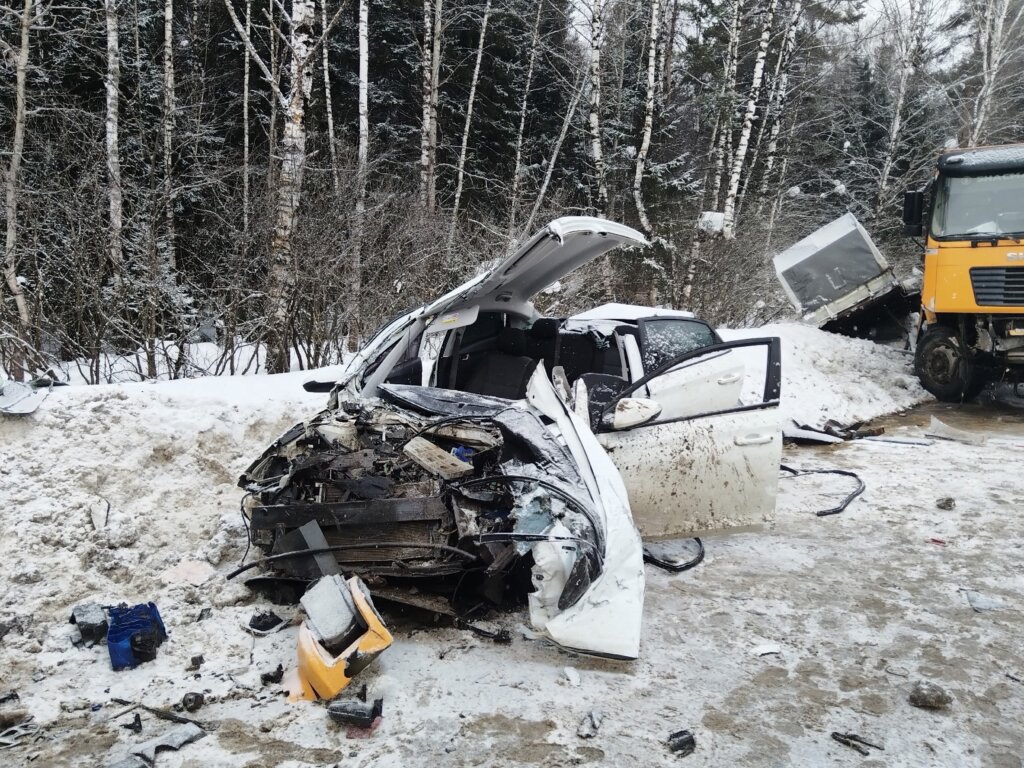 Момент ДТП на трассе Фурманов-Иваново: самосвал вынесло на встречную полосу