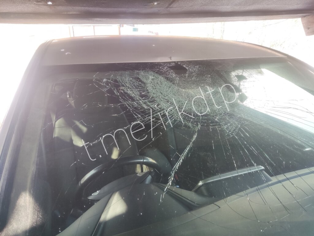 «Подарок» на День Рождения: швеллер пробил лобовое стекло автомобиля под Иркутском