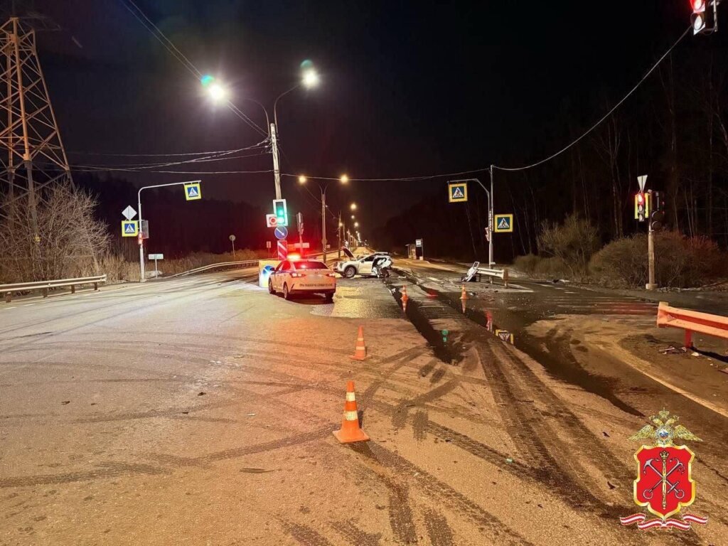 Haval смяло по задние сиденья в результате ДТП в Петербурге