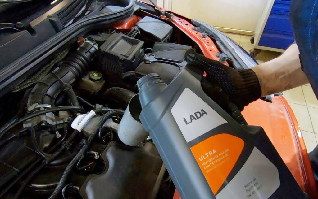 «Масложор» двигателя автомобиля «Лада Веста»: причины и способы его победить