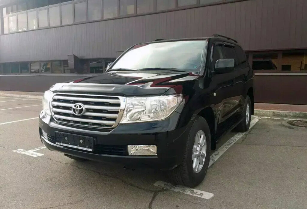 &nbsp;&laquo;Капсула времени&raquo; на рынке внедорожников: Toyota Land Cruiser 200 в идеальном состоянии продают за 10 млн рублей