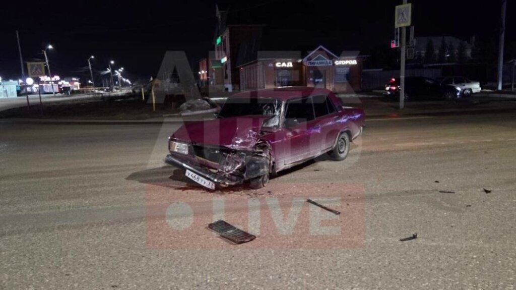 «Пострадал 18-летний»: скорая и легковой автомобиль столкнулись на перекрестке в Александрове