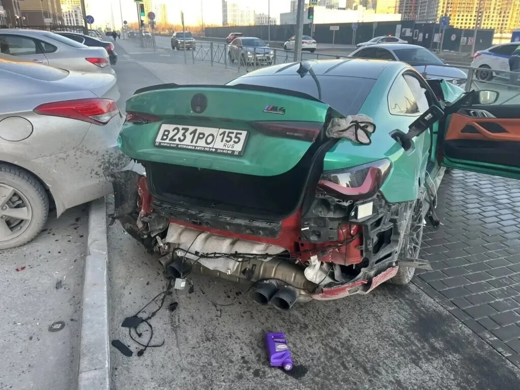 В Тюмени произошло массовое ДТП, в результате которого пострадали три человека