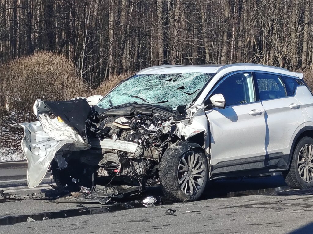 Haval смяло по задние сиденья в результате ДТП в Петербурге