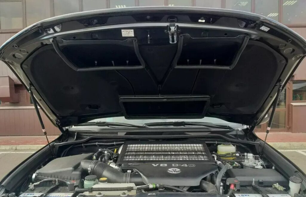 &nbsp;&laquo;Капсула времени&raquo; на рынке внедорожников: Toyota Land Cruiser 200 в идеальном состоянии продают за 10 млн рублей