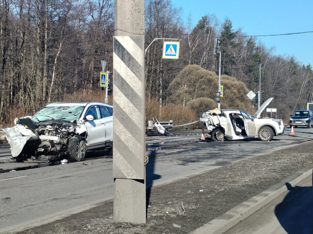 Haval смяло по задние сиденья в результате ДТП в Петербурге